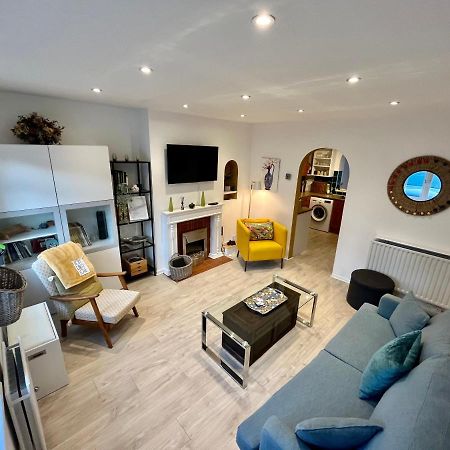 Entire 3 Bed House Weybridge Brooklands, London Villa Byfleet Eksteriør billede