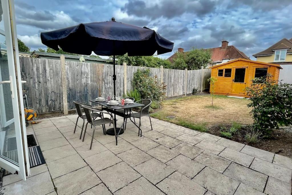 Entire 3 Bed House Weybridge Brooklands, London Villa Byfleet Eksteriør billede